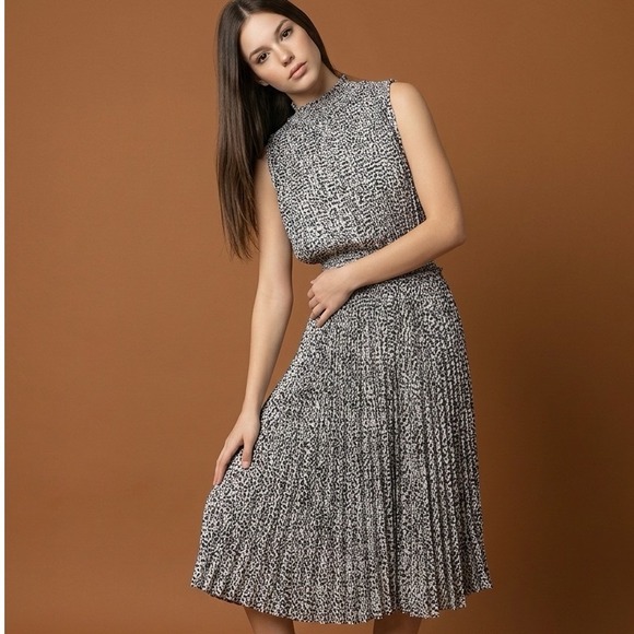 Nanette Lepore Dresses & Skirts - Nanette Lepore Womens Size 8 Black White Animal Print Pleated Smocked Midi Dress